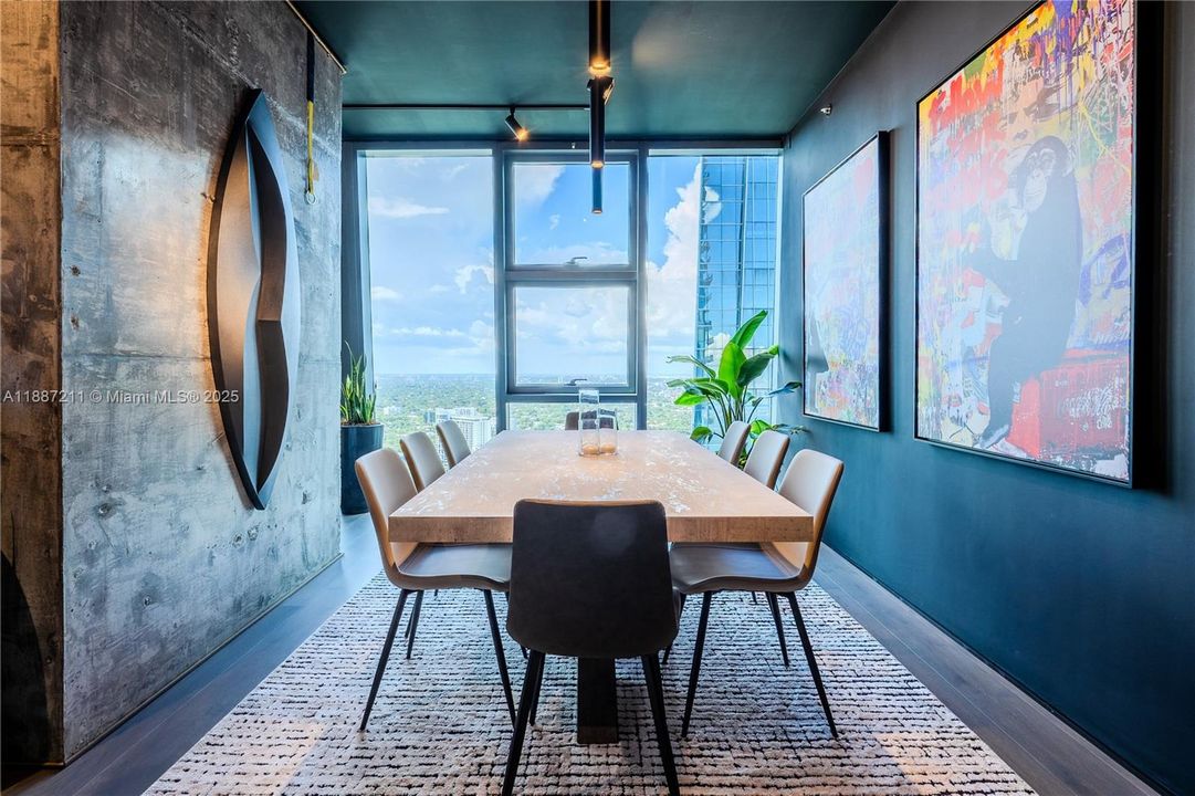 Activo con contrato: $4,450,000 (4 camas, 3 baños, 3012 Pies cuadrados)