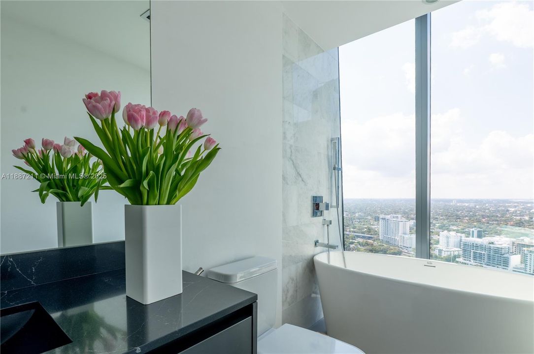 Activo con contrato: $4,450,000 (4 camas, 3 baños, 3012 Pies cuadrados)