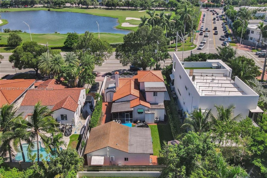 En Venta: $2,250,000 (6 camas, 3 baños, 3032 Pies cuadrados)