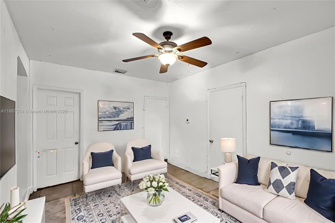 En Venta: $2,250,000 (6 camas, 3 baños, 3032 Pies cuadrados)