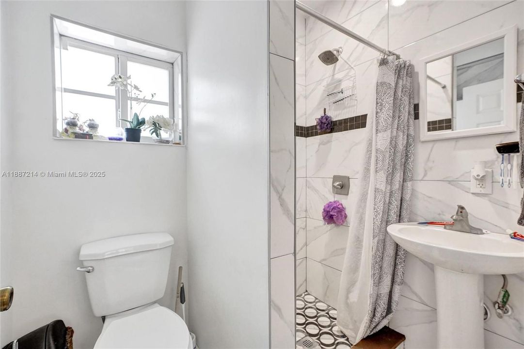 En Venta: $2,250,000 (6 camas, 3 baños, 3032 Pies cuadrados)