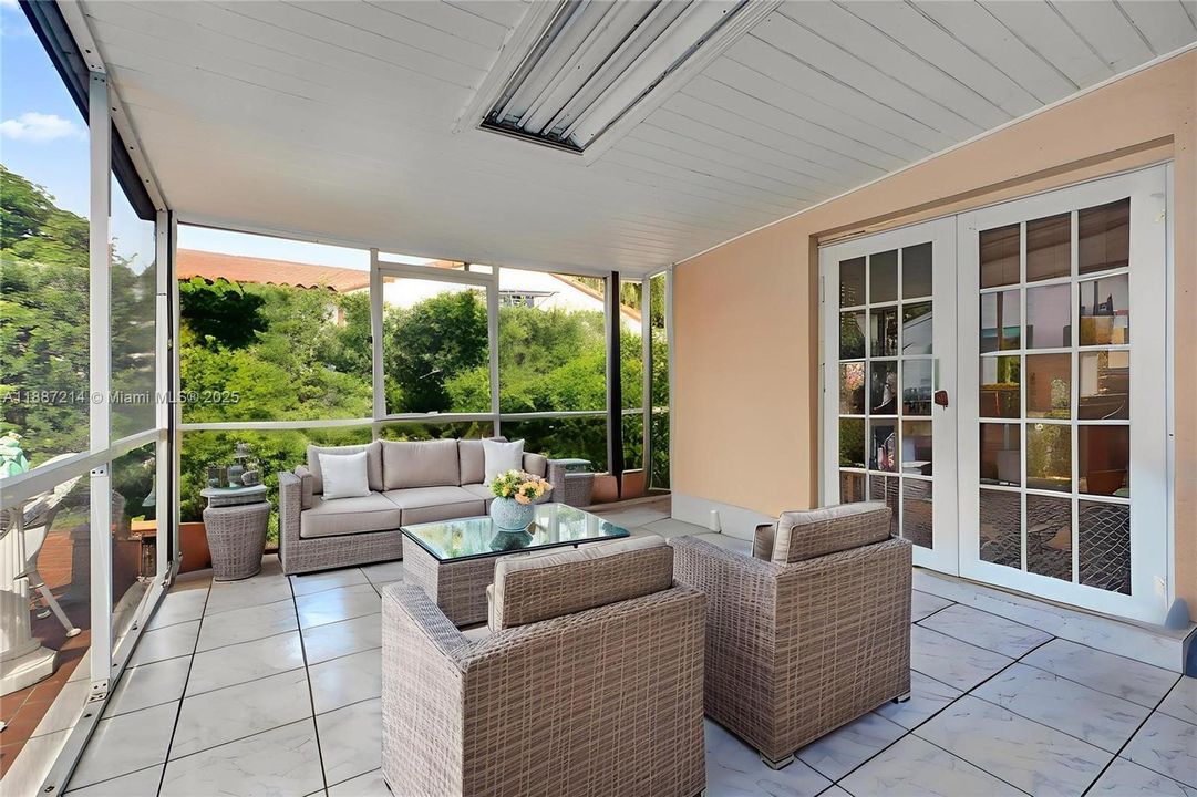 En Venta: $2,250,000 (6 camas, 3 baños, 3032 Pies cuadrados)