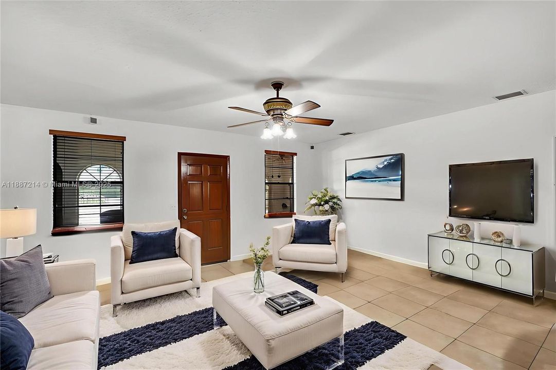 En Venta: $2,250,000 (6 camas, 3 baños, 3032 Pies cuadrados)