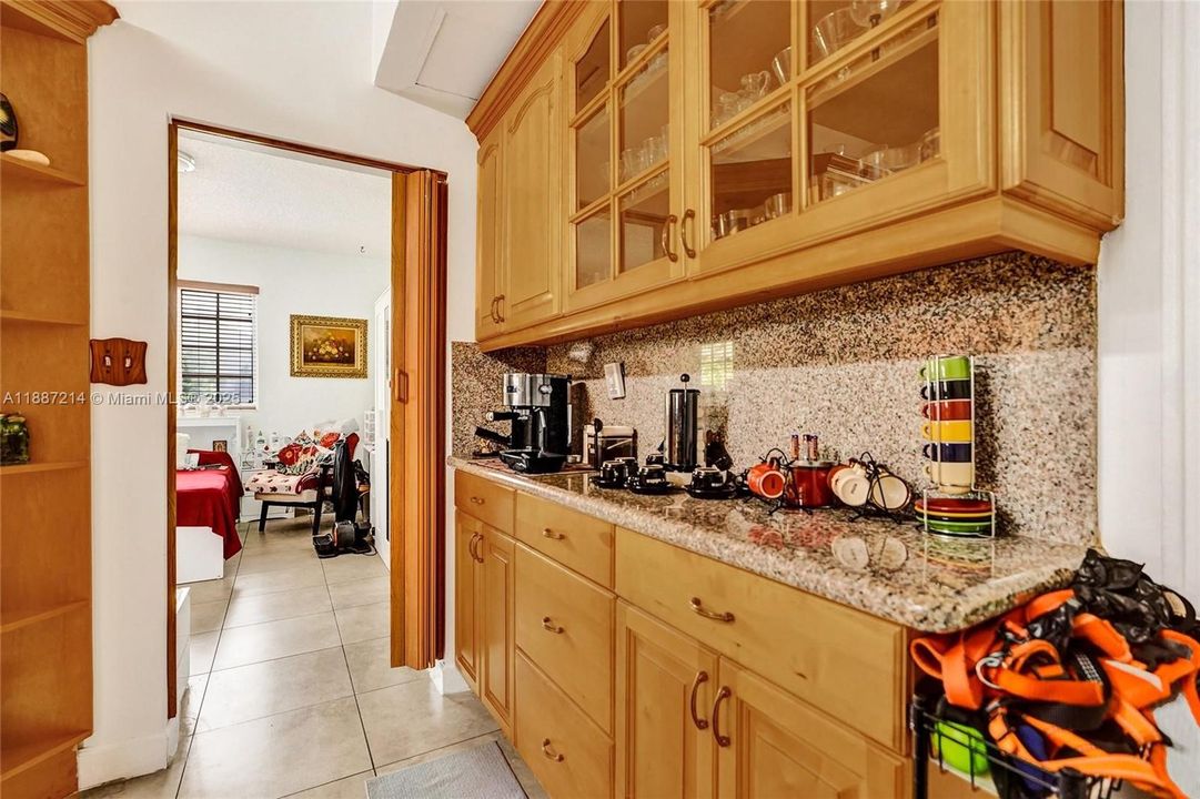 En Venta: $2,250,000 (6 camas, 3 baños, 3032 Pies cuadrados)