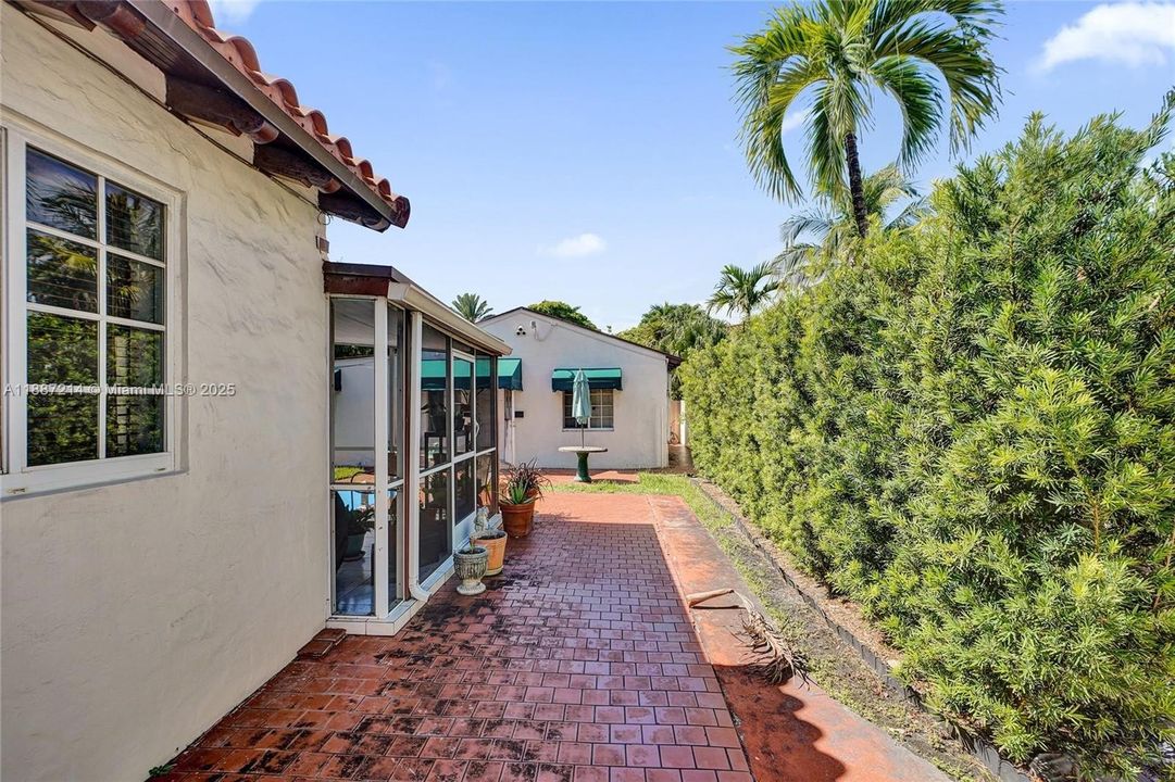 En Venta: $2,250,000 (6 camas, 3 baños, 3032 Pies cuadrados)