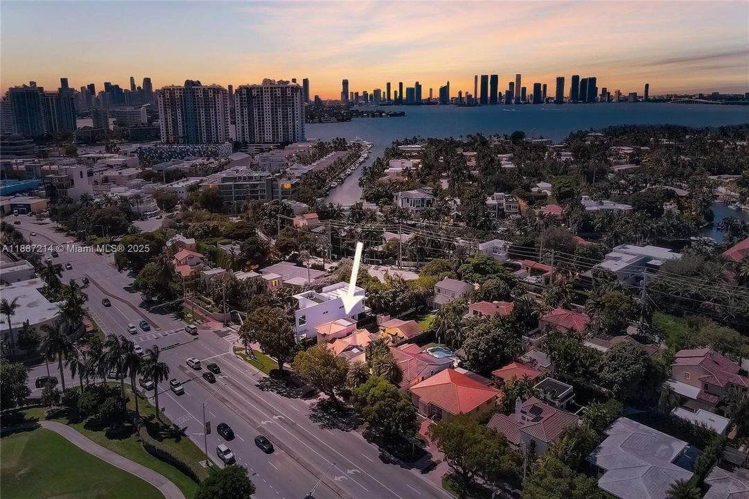 En Venta: $2,250,000 (6 camas, 3 baños, 3032 Pies cuadrados)