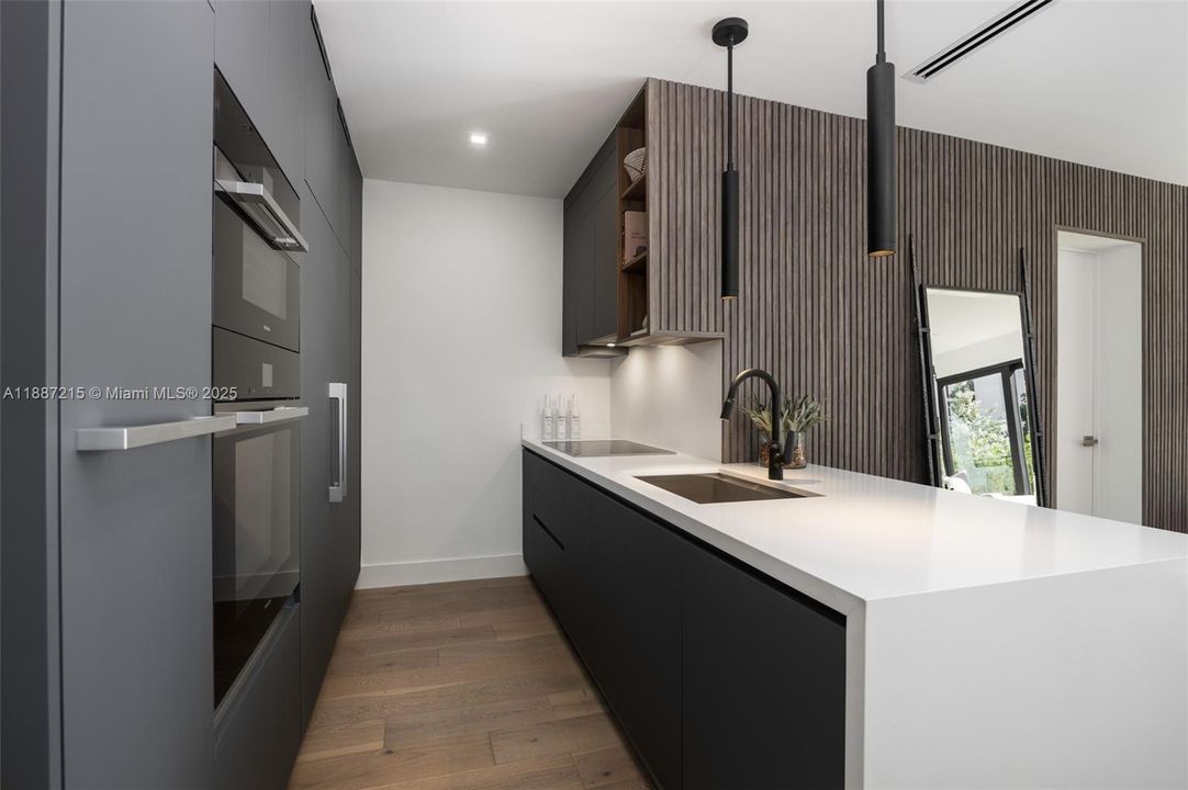 For Sale: $1,499,000 (3 beds, 3 baths, 1550 Square Feet)