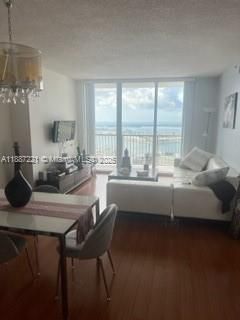 Active With Contract: $380,000 (1 beds, 1 baths, 791 Square Feet)