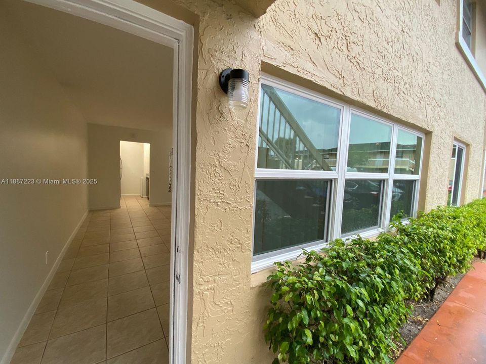 Под контрактом: $195,500 (2 спален, 2 ванн, 768 Квадратных фут)