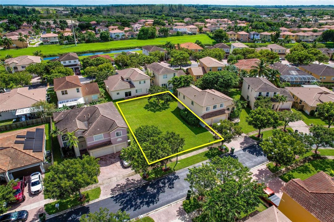 For Sale: $160,000 (0.14 acres)