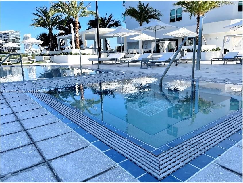 For Sale: $3,400,000 (5 beds, 6 baths, 5954 Square Feet)