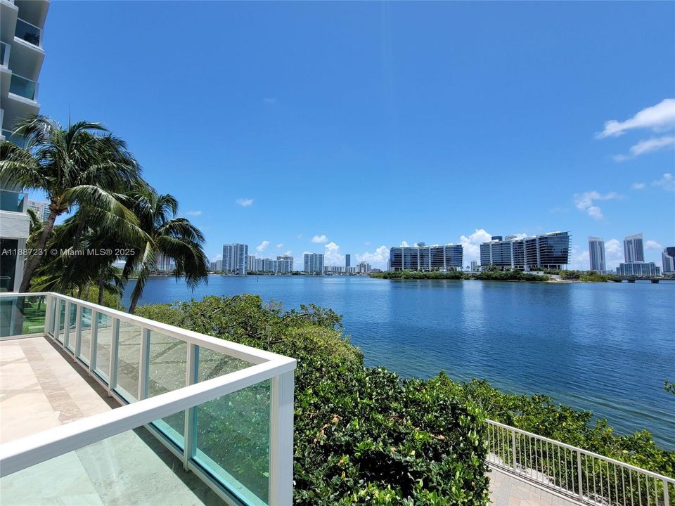 For Sale: $3,400,000 (5 beds, 6 baths, 5954 Square Feet)