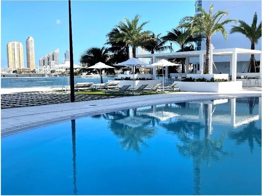 For Sale: $3,400,000 (5 beds, 6 baths, 5954 Square Feet)