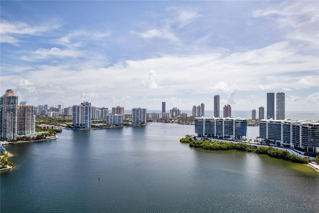 For Sale: $3,400,000 (5 beds, 6 baths, 5954 Square Feet)