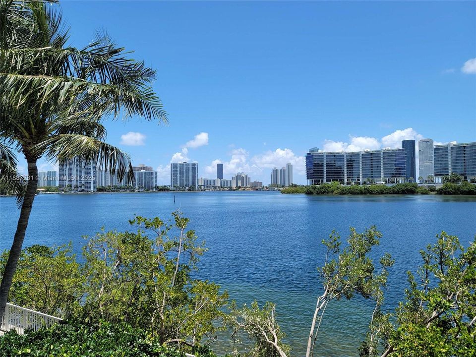 For Sale: $3,400,000 (5 beds, 6 baths, 5954 Square Feet)