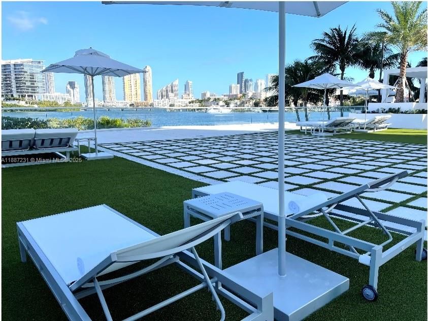 For Sale: $3,400,000 (5 beds, 6 baths, 5954 Square Feet)