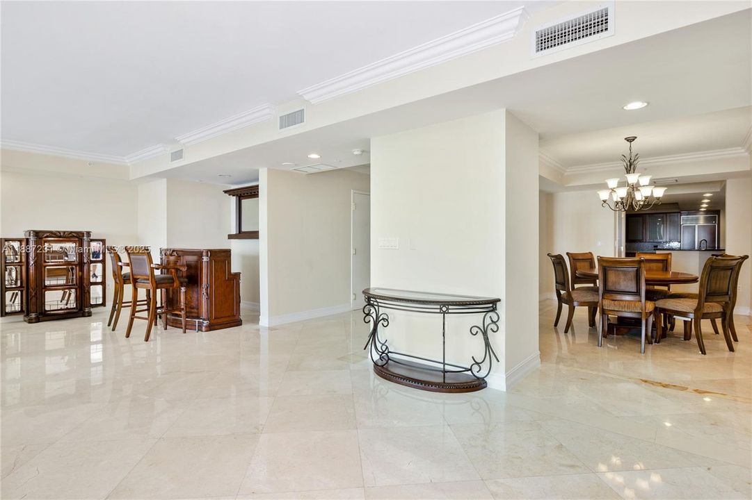 For Sale: $3,400,000 (5 beds, 6 baths, 5954 Square Feet)