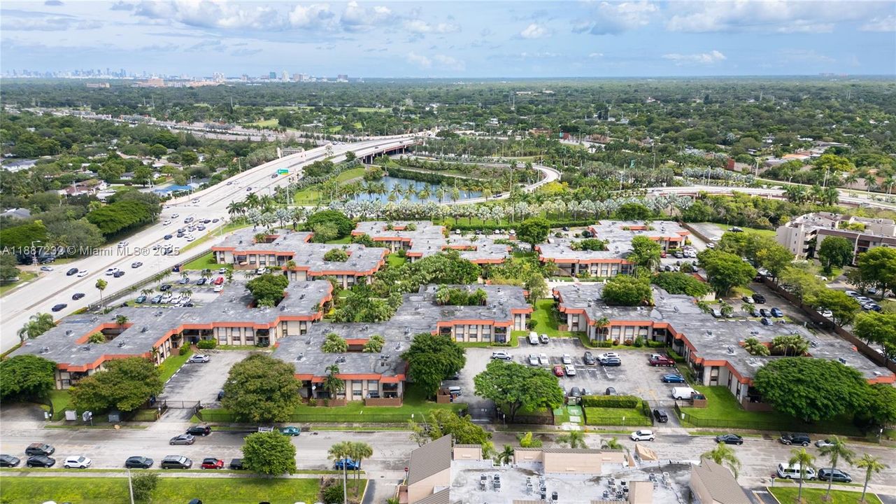 Active With Contract: $250,000 (2 beds, 2 baths, 885 Square Feet)