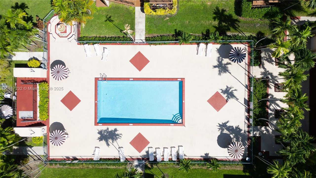 Active With Contract: $250,000 (2 beds, 2 baths, 885 Square Feet)