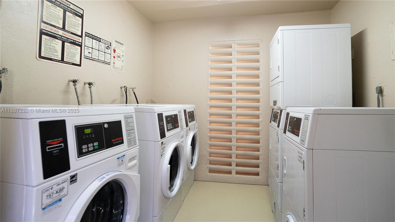 Active With Contract: $250,000 (2 beds, 2 baths, 885 Square Feet)