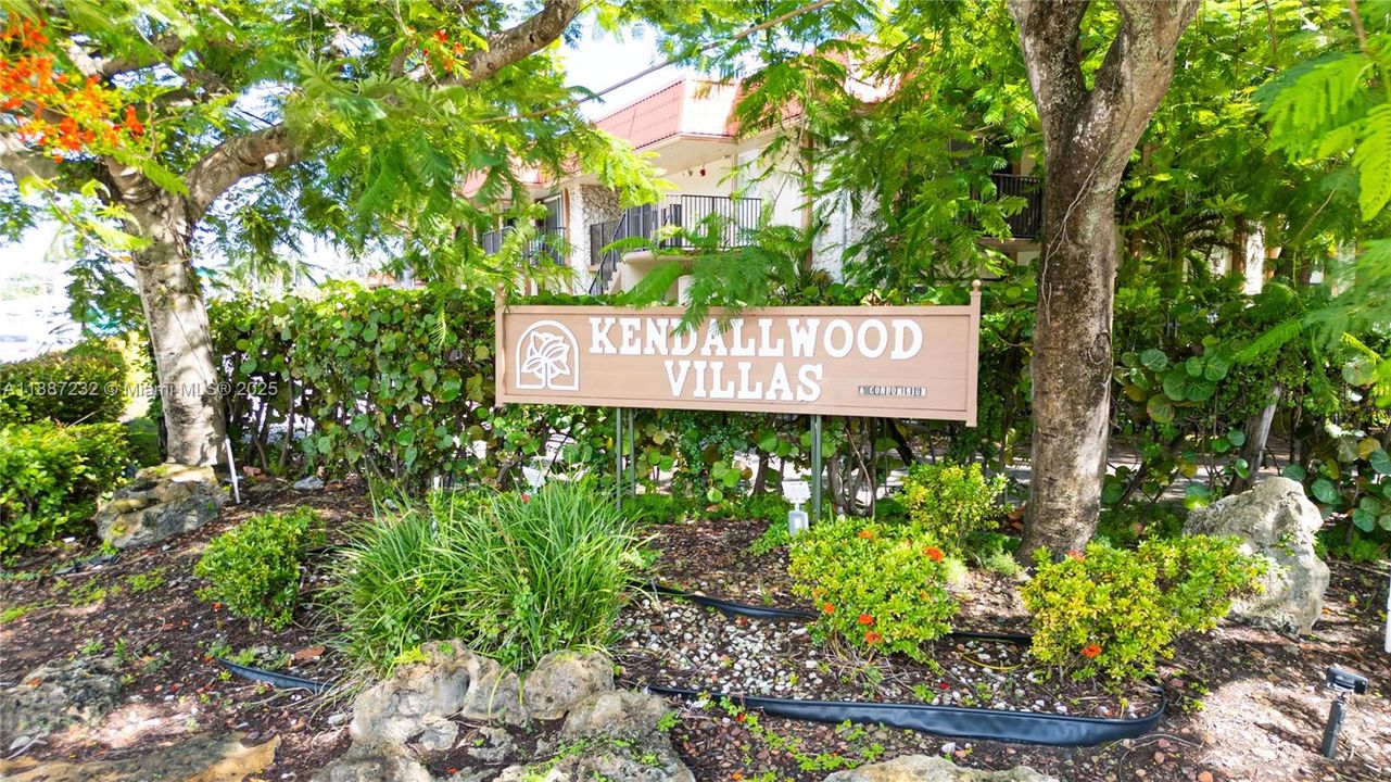 Active With Contract: $250,000 (2 beds, 2 baths, 885 Square Feet)