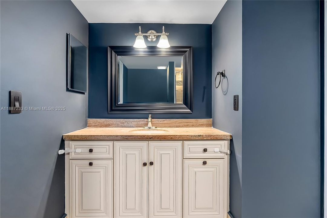 待售: $177,999 (1 贝兹, 2 浴室, 1140 平方英尺)