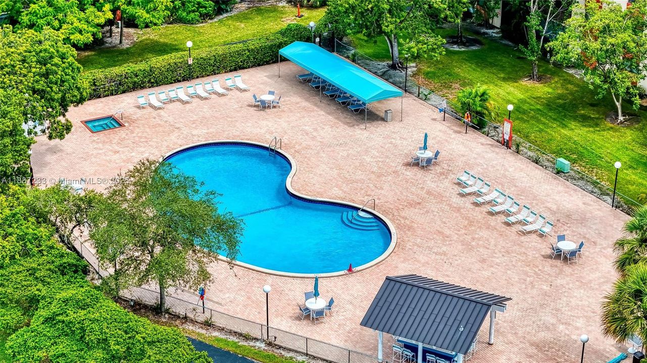 待售: $177,999 (1 贝兹, 2 浴室, 1140 平方英尺)