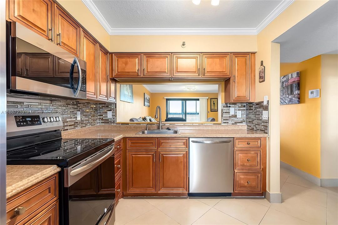 待售: $177,999 (1 贝兹, 2 浴室, 1140 平方英尺)