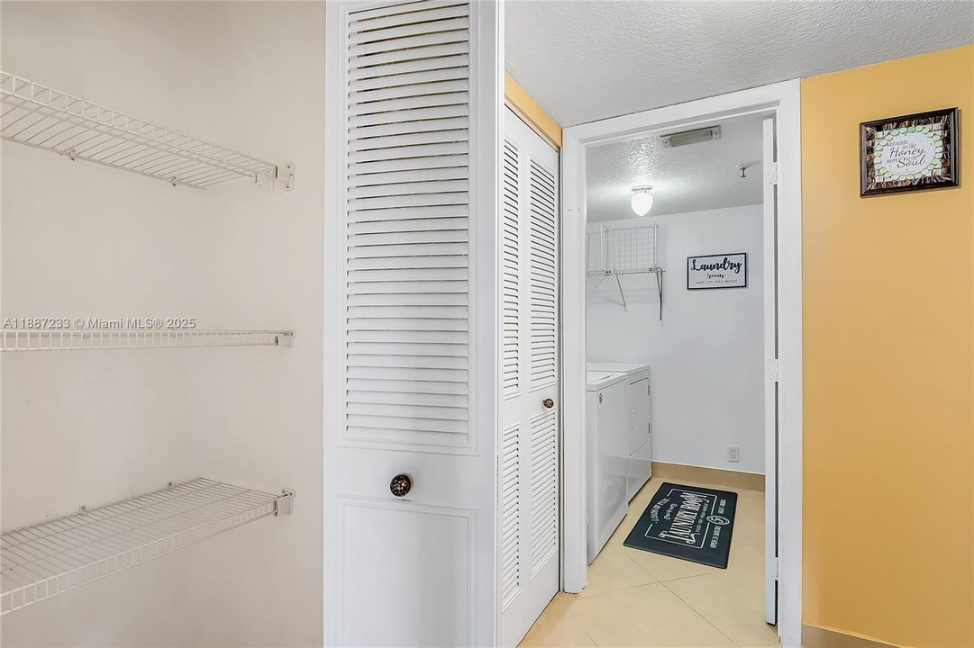 待售: $177,999 (1 贝兹, 2 浴室, 1140 平方英尺)