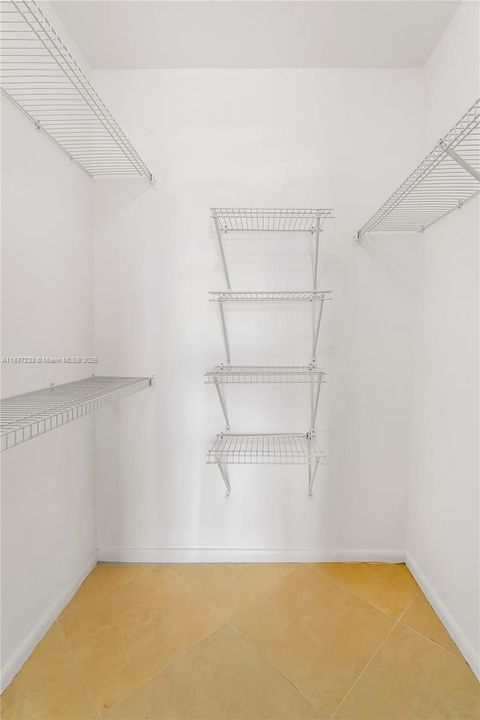 待售: $177,999 (1 贝兹, 2 浴室, 1140 平方英尺)