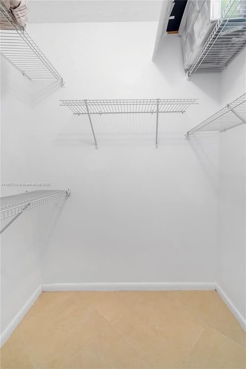 待售: $177,999 (1 贝兹, 2 浴室, 1140 平方英尺)