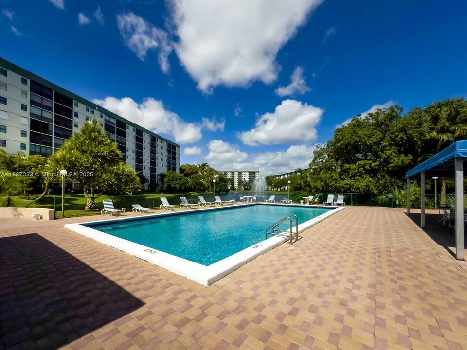 待售: $177,999 (1 贝兹, 2 浴室, 1140 平方英尺)