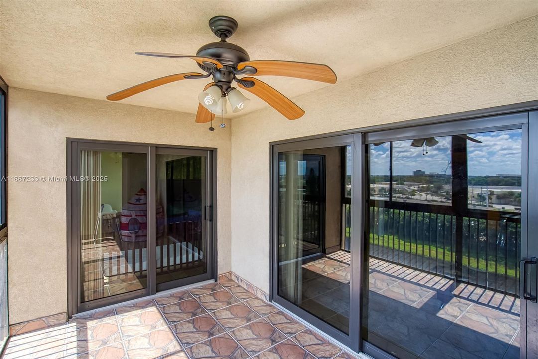 待售: $177,999 (1 贝兹, 2 浴室, 1140 平方英尺)