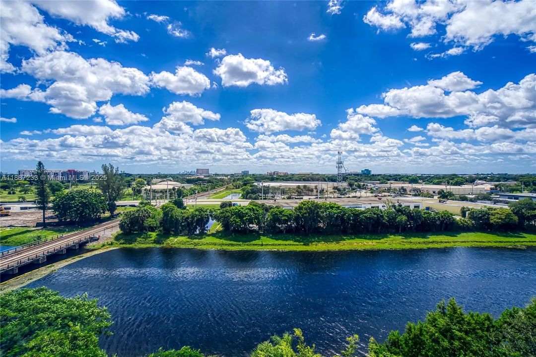 待售: $177,999 (1 贝兹, 2 浴室, 1140 平方英尺)