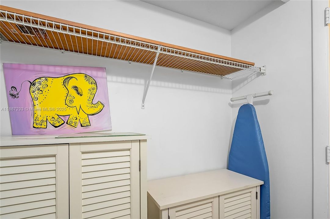 待售: $177,999 (1 贝兹, 2 浴室, 1140 平方英尺)