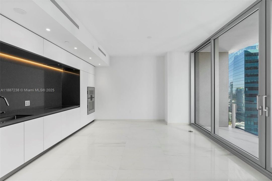 Recently Rented: $5,700 (1 beds, 1 baths, 767 Square Feet)