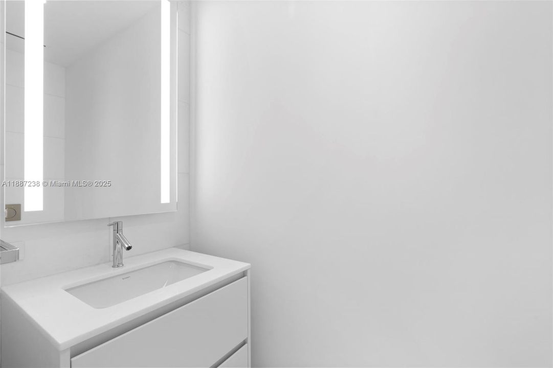 Recently Rented: $5,700 (1 beds, 1 baths, 767 Square Feet)