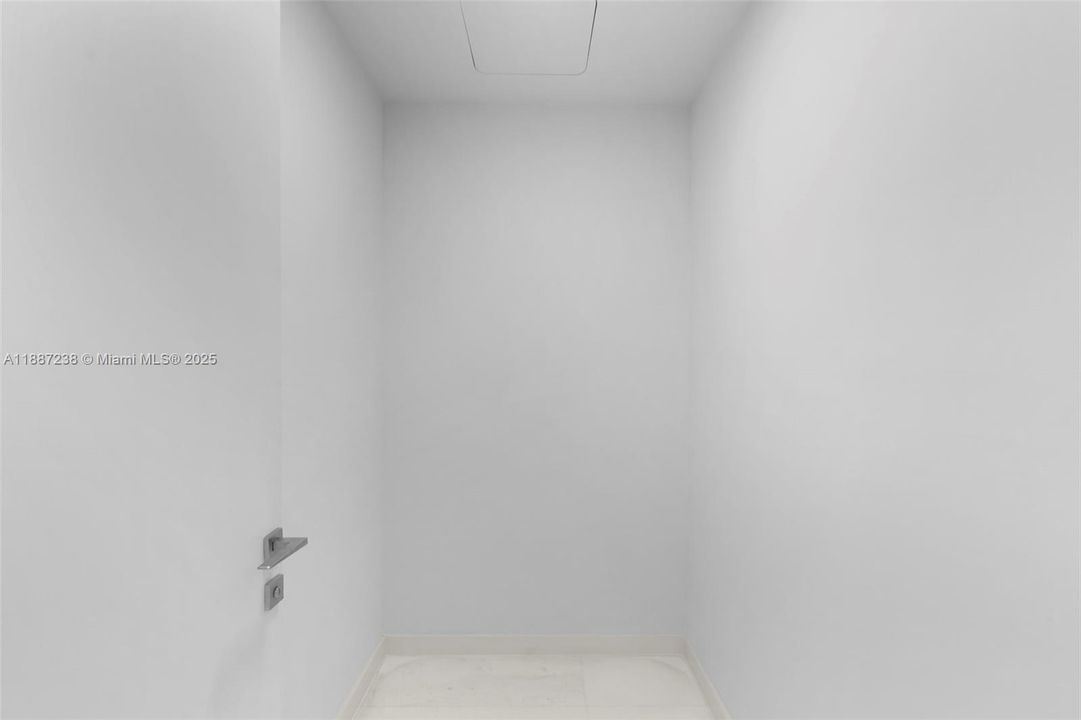 Recently Rented: $5,700 (1 beds, 1 baths, 767 Square Feet)