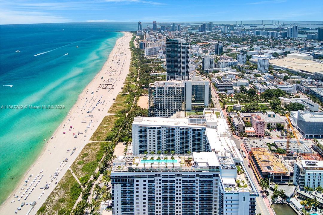 For Sale: $4,000,000 (2 beds, 2 baths, 1239 Square Feet)