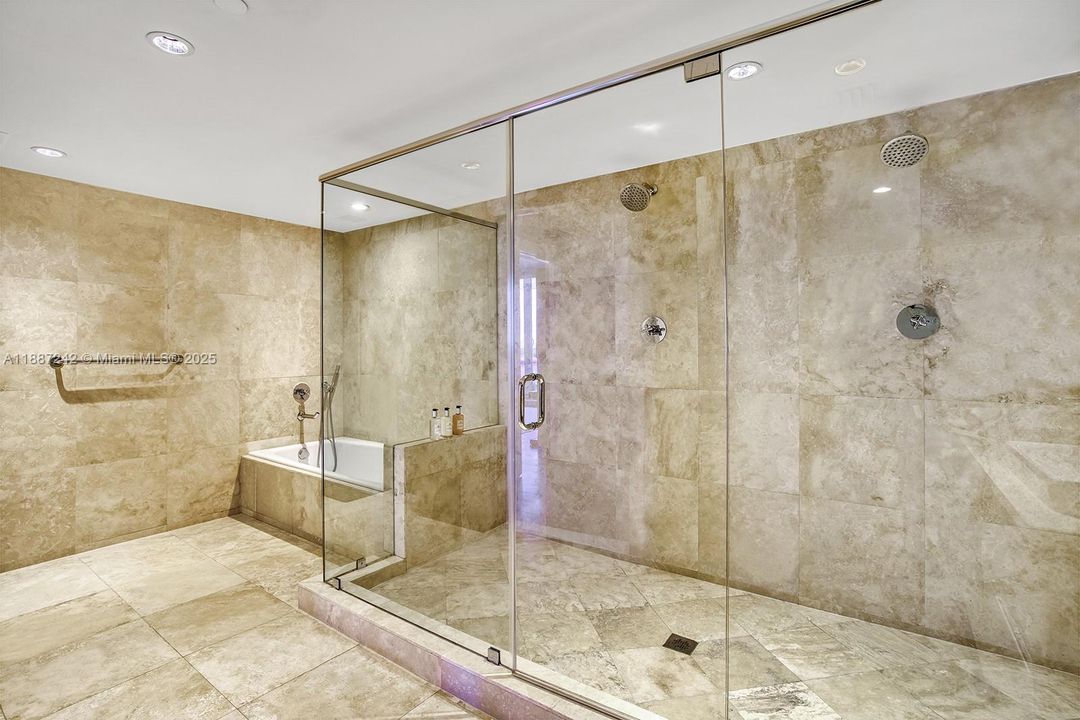 For Sale: $4,000,000 (2 beds, 2 baths, 1239 Square Feet)