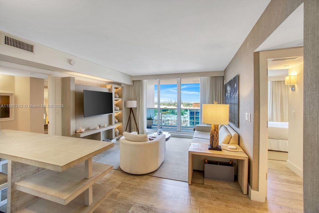 For Sale: $4,000,000 (2 beds, 2 baths, 1239 Square Feet)