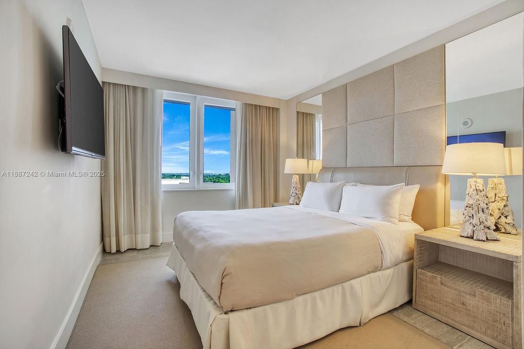 For Sale: $4,000,000 (2 beds, 2 baths, 1239 Square Feet)