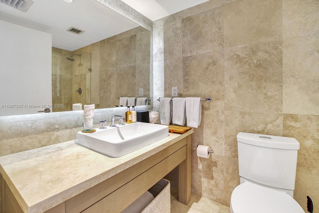 For Sale: $4,000,000 (2 beds, 2 baths, 1239 Square Feet)