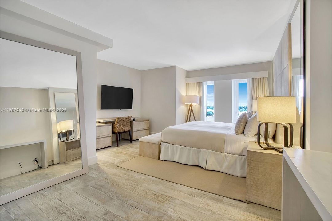 For Sale: $4,000,000 (2 beds, 2 baths, 1239 Square Feet)