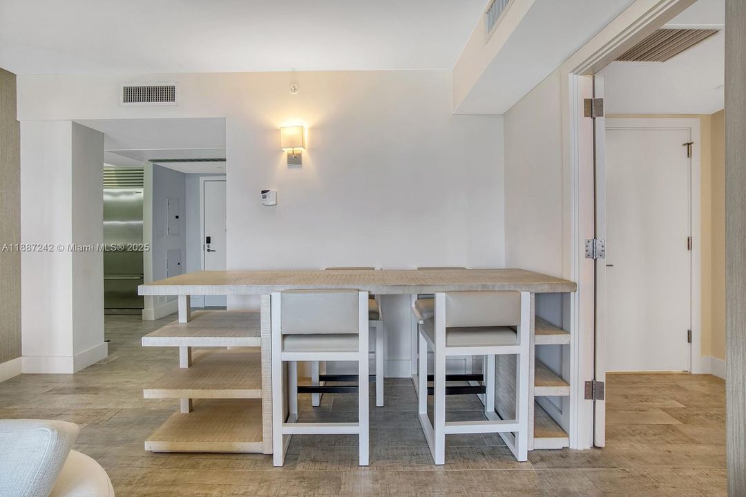 For Sale: $4,000,000 (2 beds, 2 baths, 1239 Square Feet)