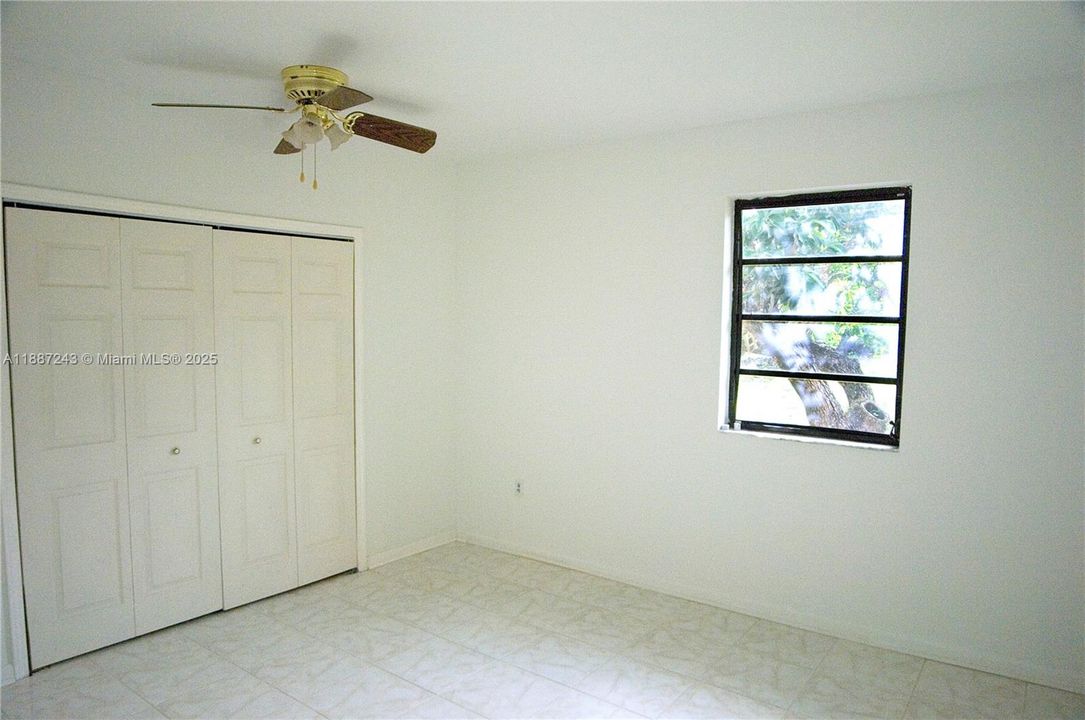 Active With Contract: $1,190,000 (2 beds, 2 baths, 889 Square Feet)