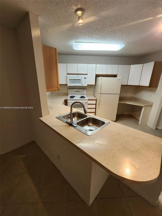 На продажу: $199,000 (3 спален, 2 ванн, 1170 Квадратных фут)