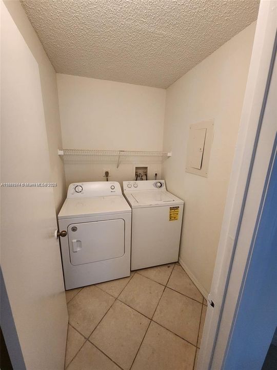 На продажу: $199,000 (3 спален, 2 ванн, 1170 Квадратных фут)