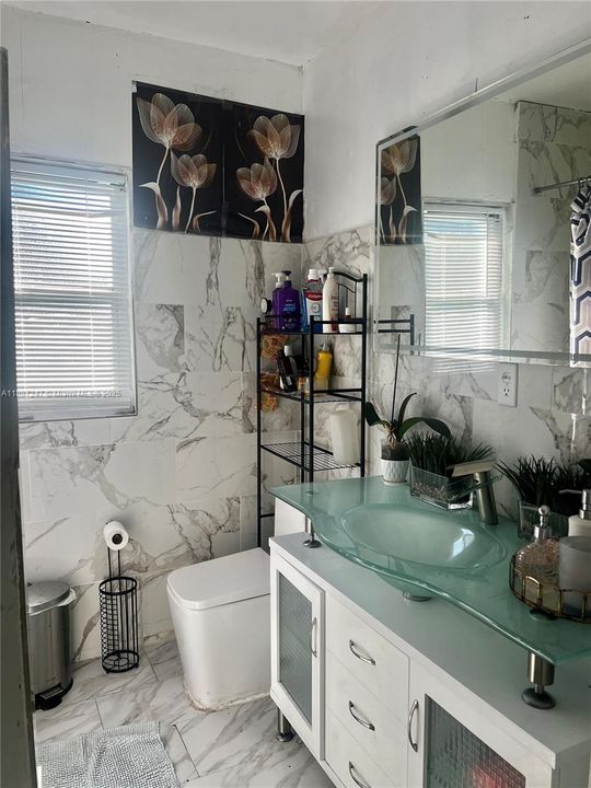 待售: $699,900 (3 贝兹, 1 浴室, 1584 平方英尺)