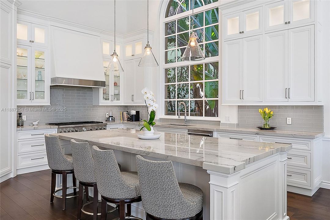 待售: $13,750,000 (6 贝兹, 6 浴室, 7001 平方英尺)